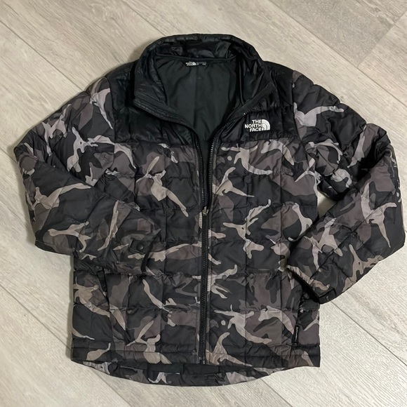 North Face boys medium / 10/12 years, padded winter jacket. - Picture 3 of 7